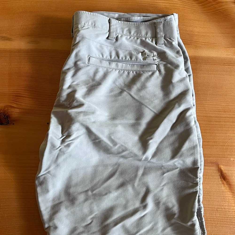 Men’s UA tan khaki Golf casual dress casual Pants 40/32